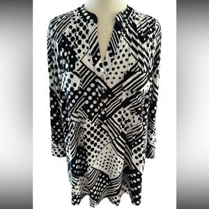 COCOMO 2X Black White 3/4 sleeve Plus Size women's pintuck Blouse